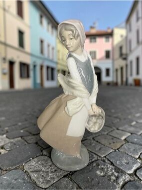Vintage Nao by Lladro Windswept Girl With Basket #4834